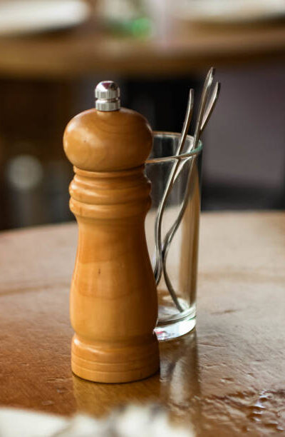 Excellent quality oysters with lemon rations